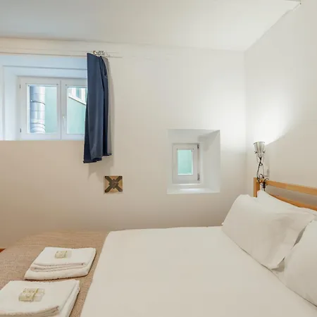 Historical Duplex By Hosty פורטו